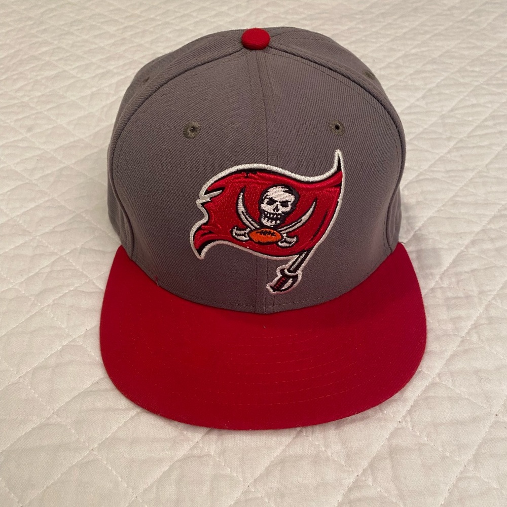Tampa Bay Buccaneers- New Era/NFL 59Fifty Cap-  Red & Grey, size: 7.5